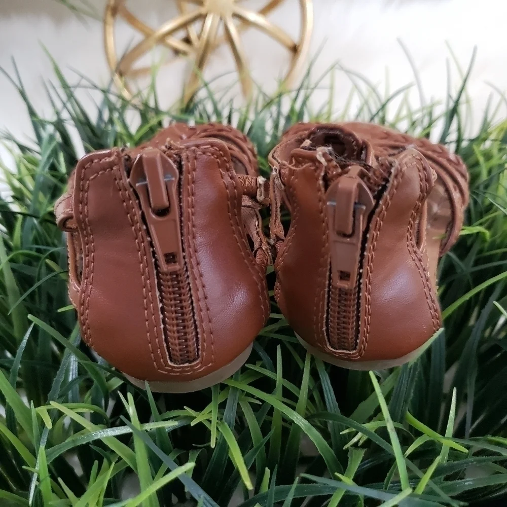 Garanimals Kids Size 5 Tan gladiator sandals